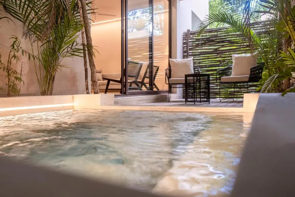 103 Cozy apartment with private terrace 2 br 2 ba