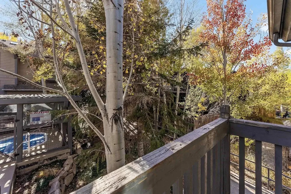Updated 2 BDR Condo Walk to Deer Valley & City!