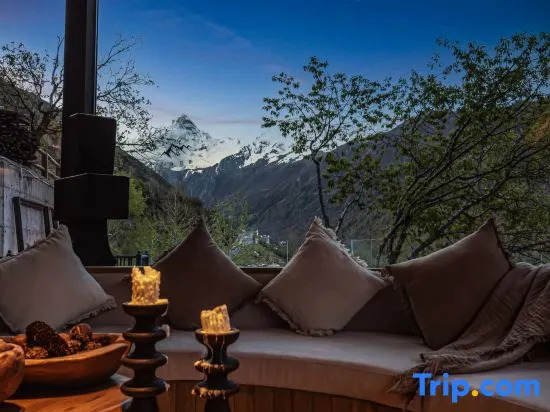 Siguniang Mountain Starry Peak Moonlit Cliff  Retreat（Changping Valley）