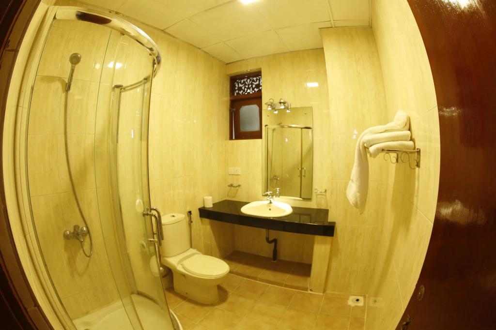 C Negombo