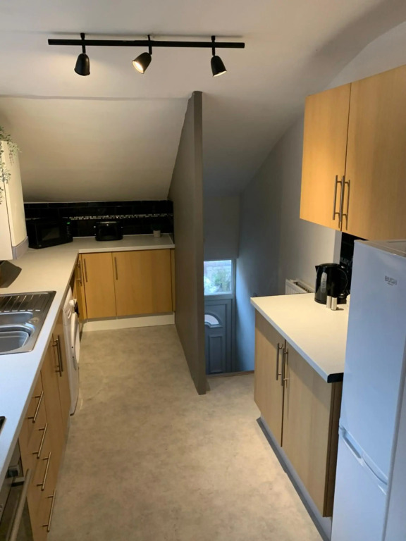 Rectory - Lovely 4 bedroom maisonette Gateshead free parking
