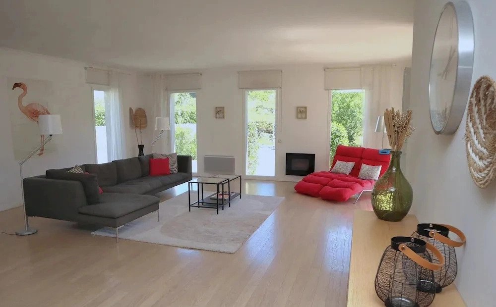 Spacious Villa With Heated Pool and EV Charger