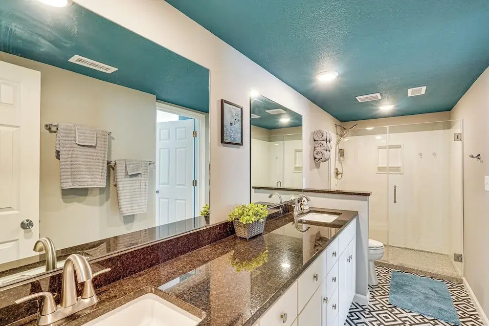 Pool Access & Lake Views: Osage Beach Family Gem