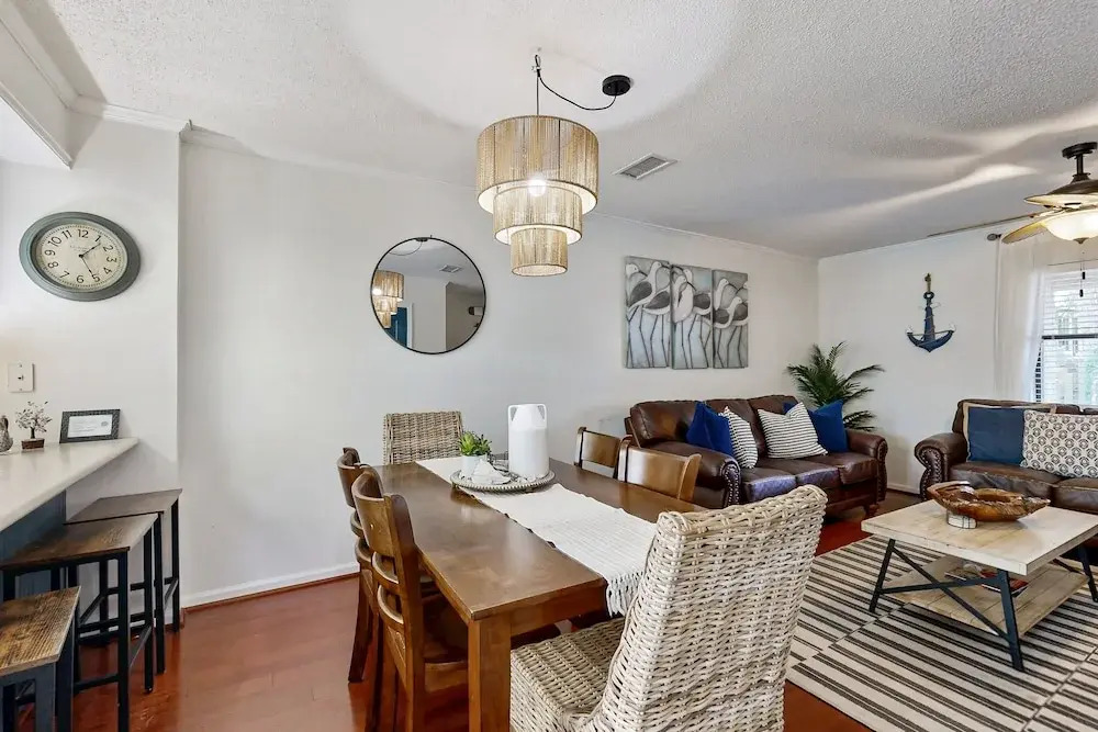 Snowbird-friendly Condo With Patio, Central AC, W/d, Pool & Tennis - Near Beach