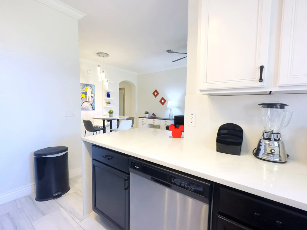 Luxury Home 4 Bd Minutes from Disney (1042), Davenport, US