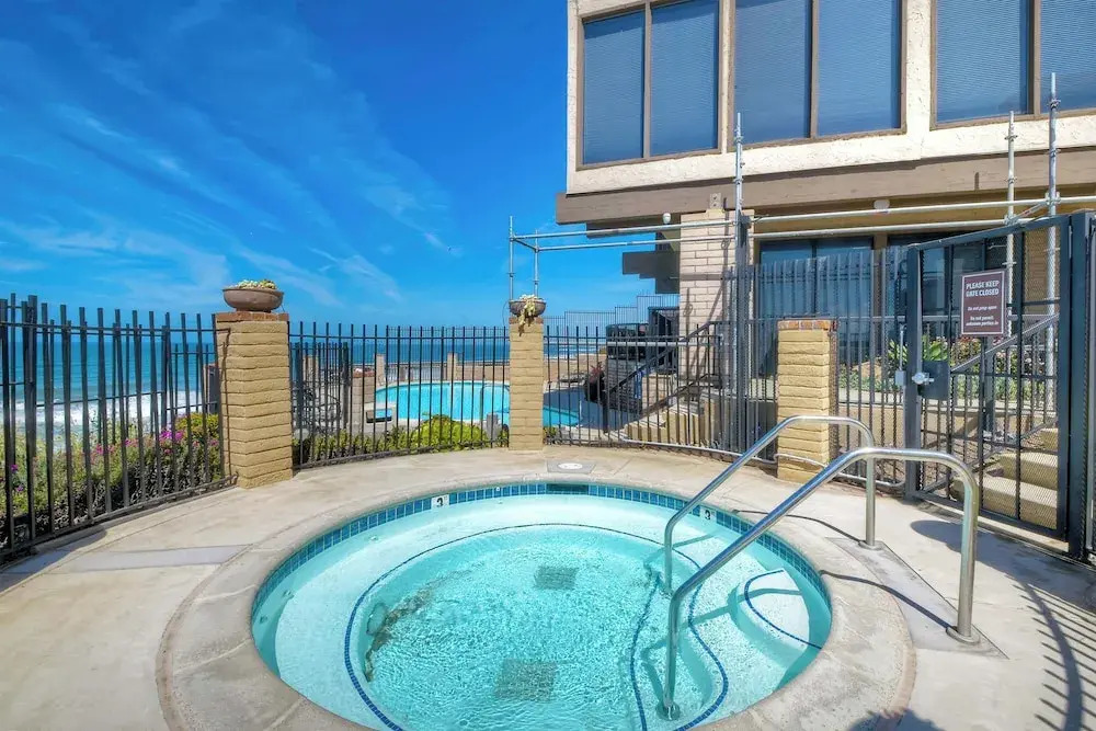 Solana Sunset Stunning Beachside Retreat for 4!