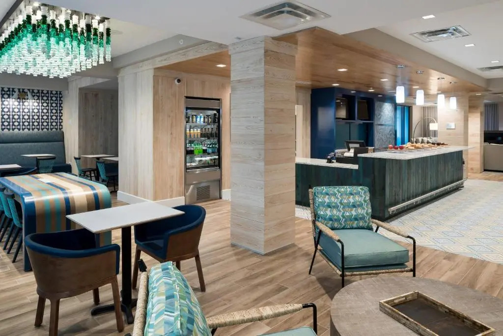 Отель Courtyard by Marriott Hilton Head Island
