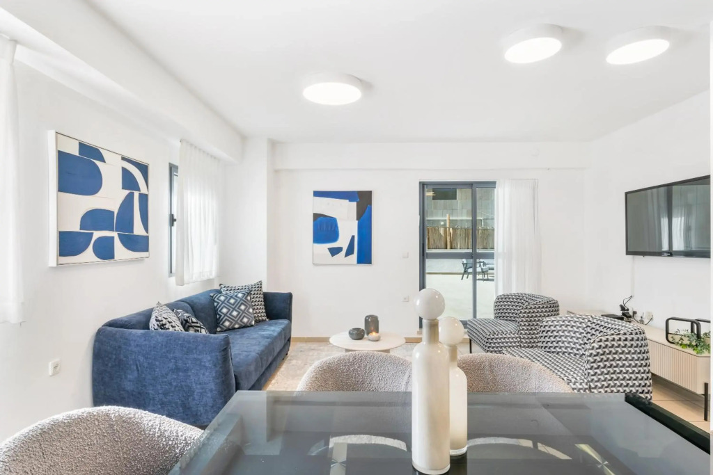 Beautiful 3 BDR Heart of JLM -Modern with Huge Balcony