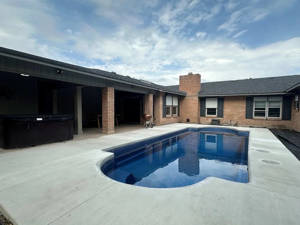 Sleeps 33 - Oceanfront Luxury 2 Pools & 2 Houses