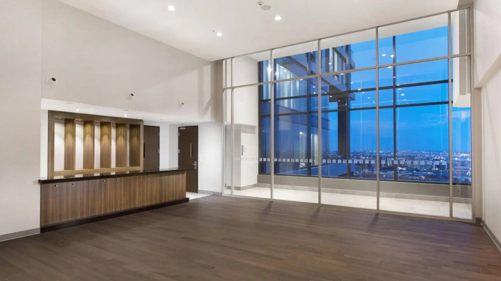 Holiday Inn Hotel & Suites - Montreal Centre-ville Ouest by IHG