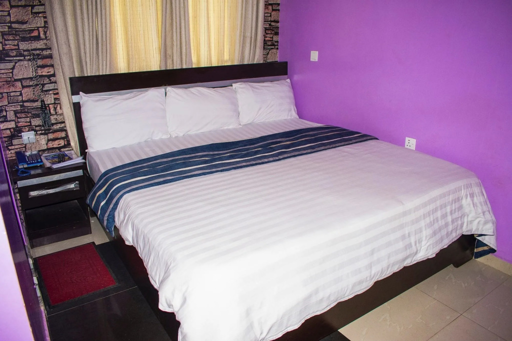Crestviewers Hotel Ogudu