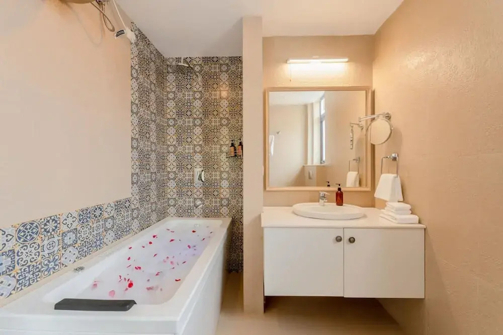 Spacious 3-br Apartment With Pool in Candolim