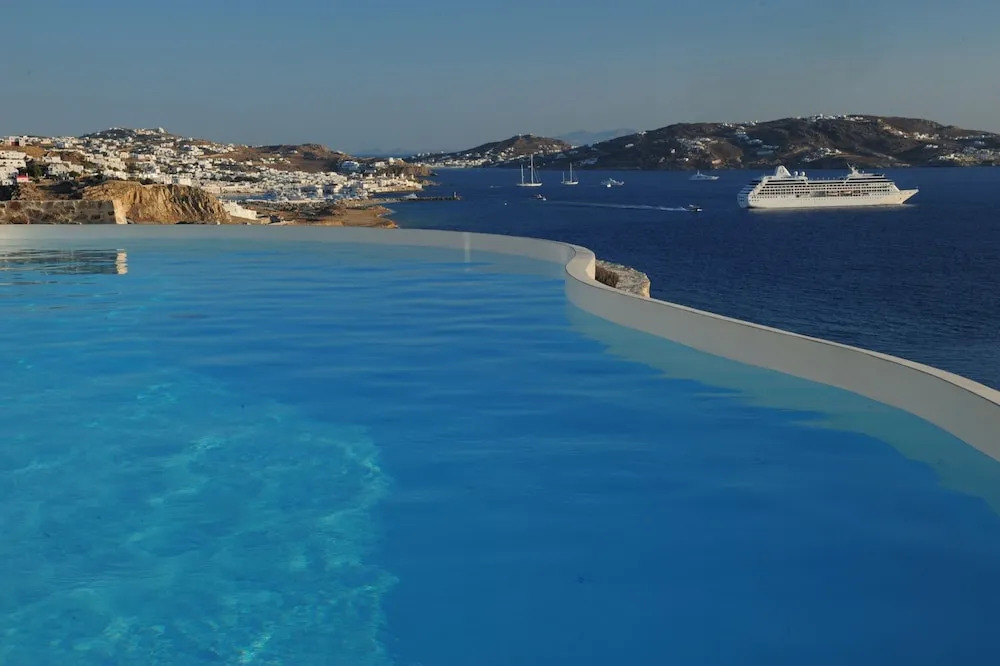 Etoile in Tourlos With 7 Bedrooms and 9 Bathrooms