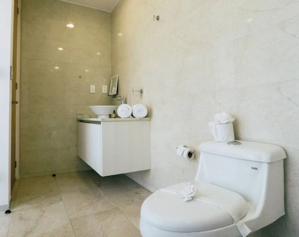Lovely 1 Br Apartment, 3 Blocks To Mamita's, Roof Pool Views, Bbq