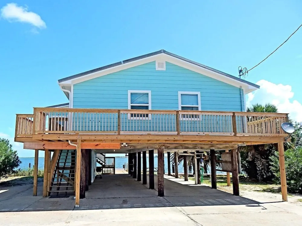 040 Baywatch by RedAwning