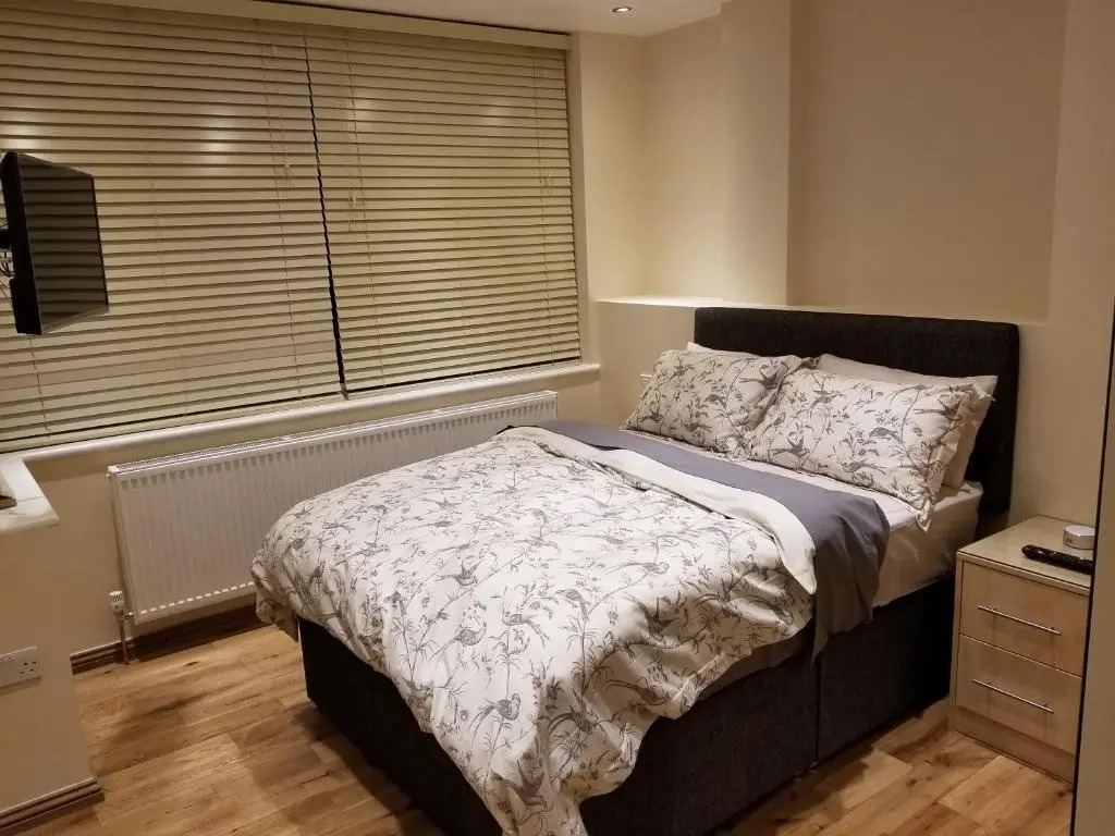 London Luxury Apartments 1min walk from Underground, with FREE PARKING FREE WIFI