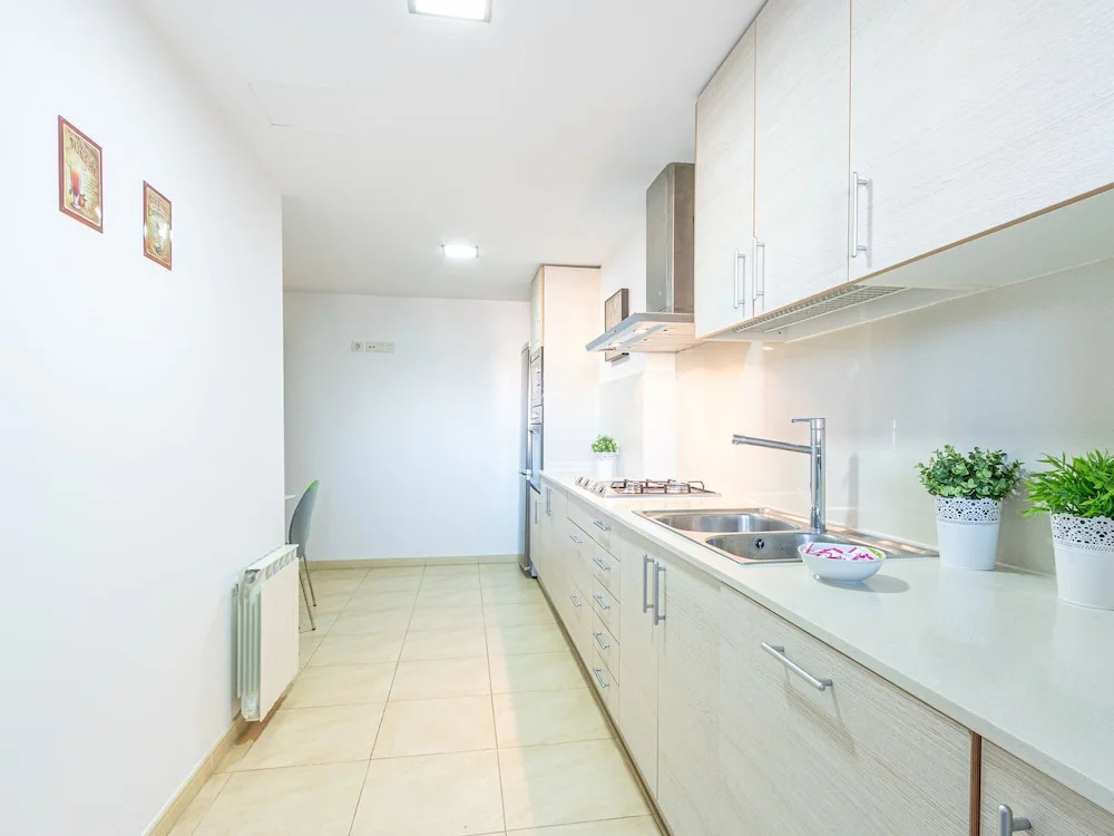 Apartment With 3 Bedrooms, sea Views and Pool