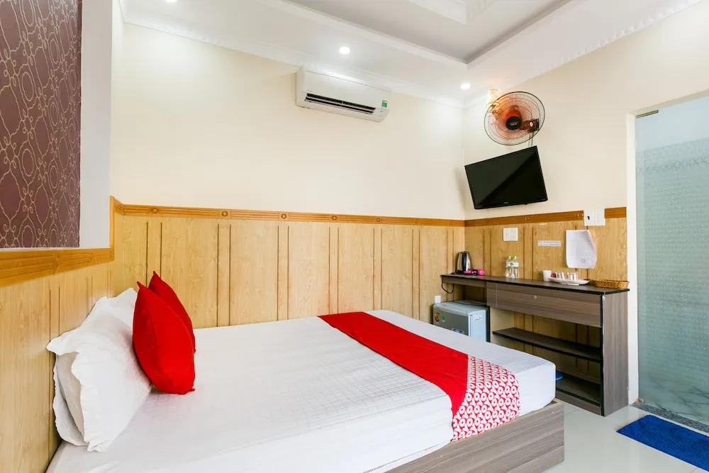 OYO 393 Xuan Thuy Hotel