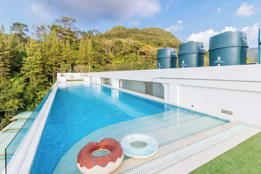 2BR Close to Beach  Pool Views C256