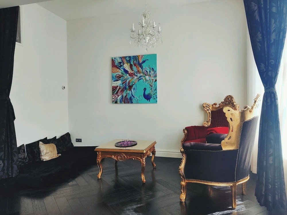 L'Home Apartment