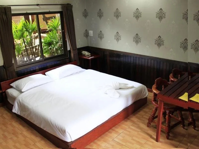 Khum Klao Teak Hut Resort