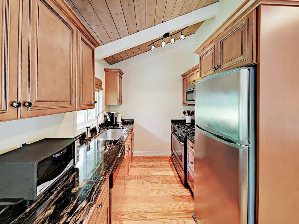 3br W/ Kayaks On Santuit Pond 3 Bedroom Home