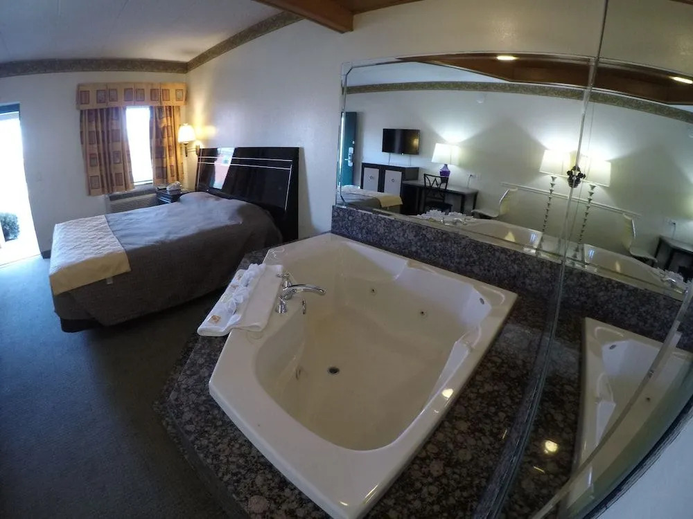 Luxe Inn and Suites