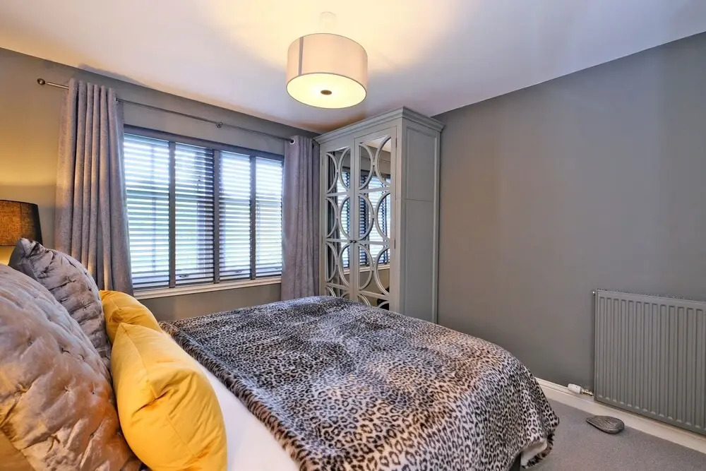 Sensational Aberdeen Home With Furnished Balcony