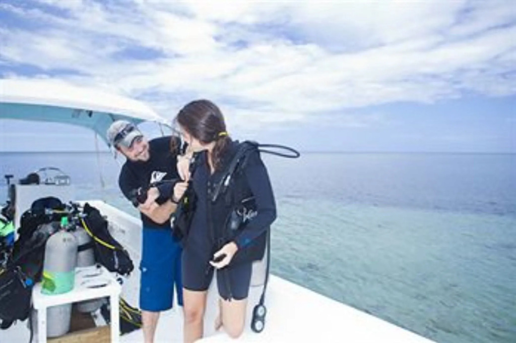 Las Rocas Resort and Dive Center
