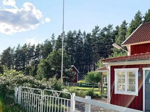 Three-Bedroom Holiday home in Gamleby 2