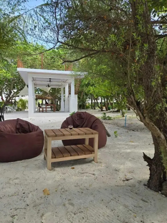 YUVi Blue Guesthouse at Himmafushi