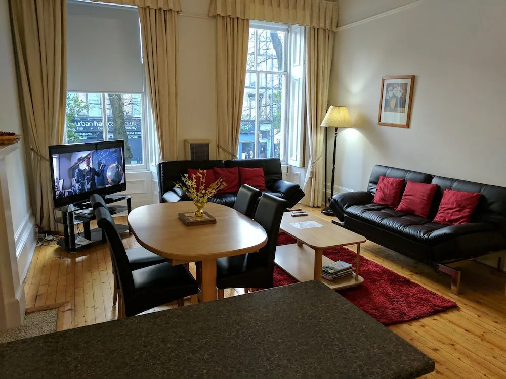 Kelvin Apartment