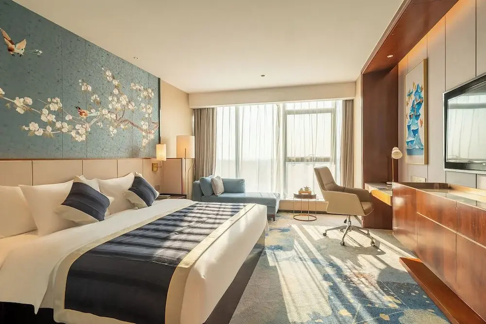Serene Yuhua Hotel