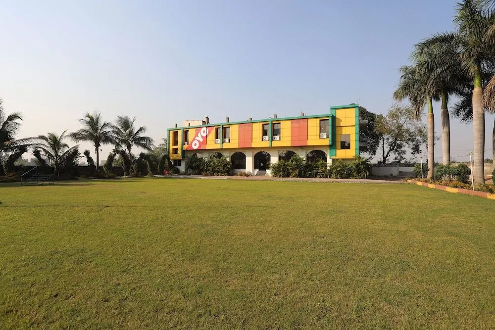 OYO 17277 Dhotre Marriage Garden