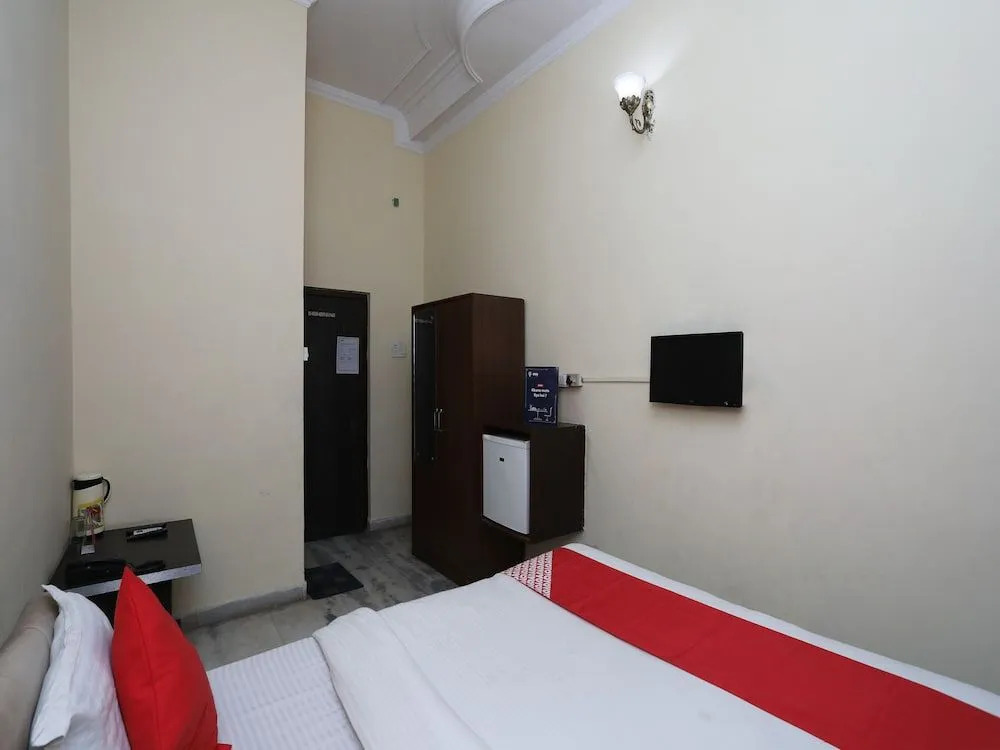 OYO 2360 Hotel Raviz Inn