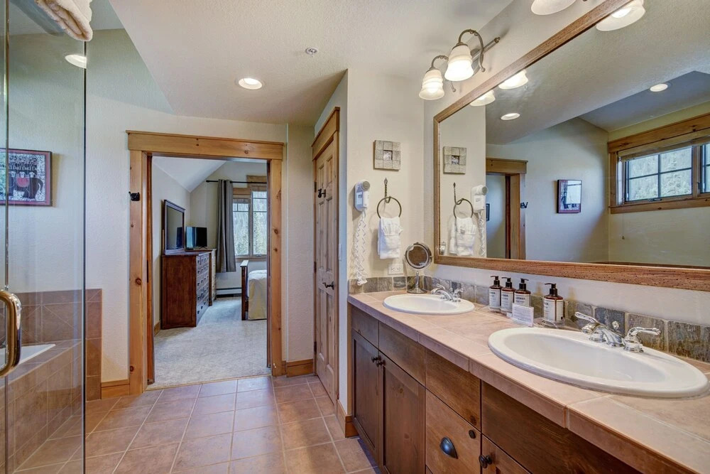 Spacious 3 Br Townhome In Keystone- Kids Ski Free 3 Bedroom Townhouse by Redawning