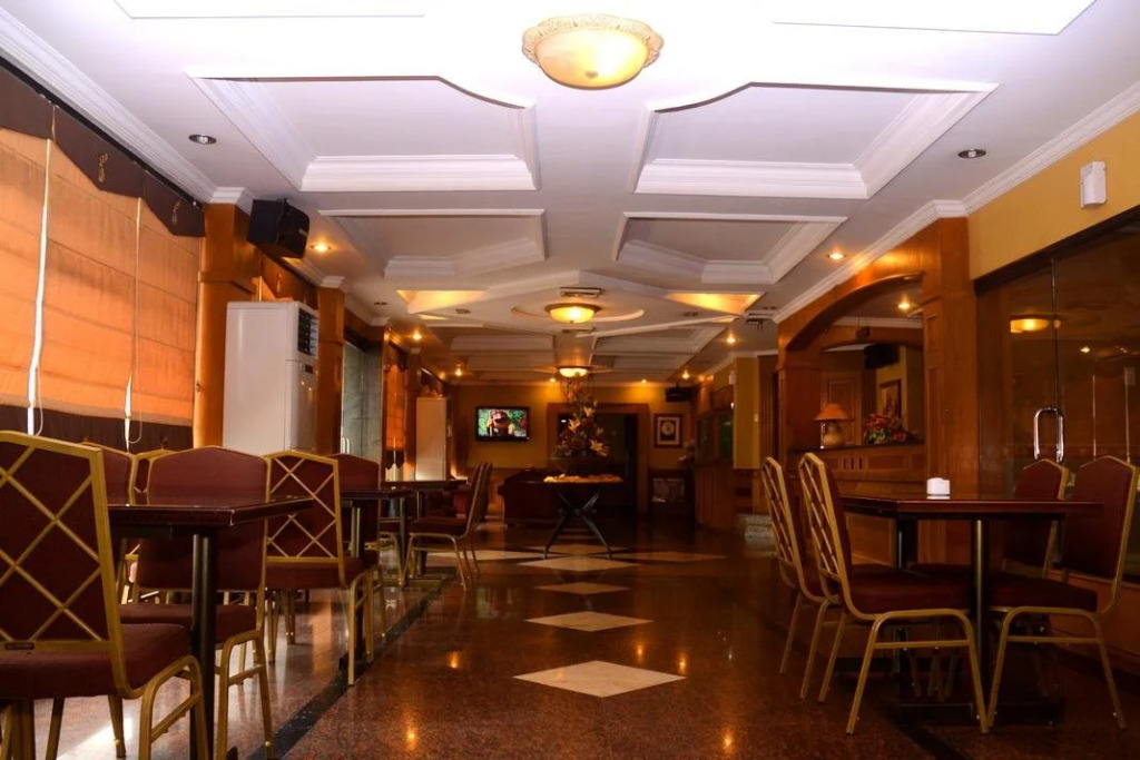 Dhaksina Hotel
