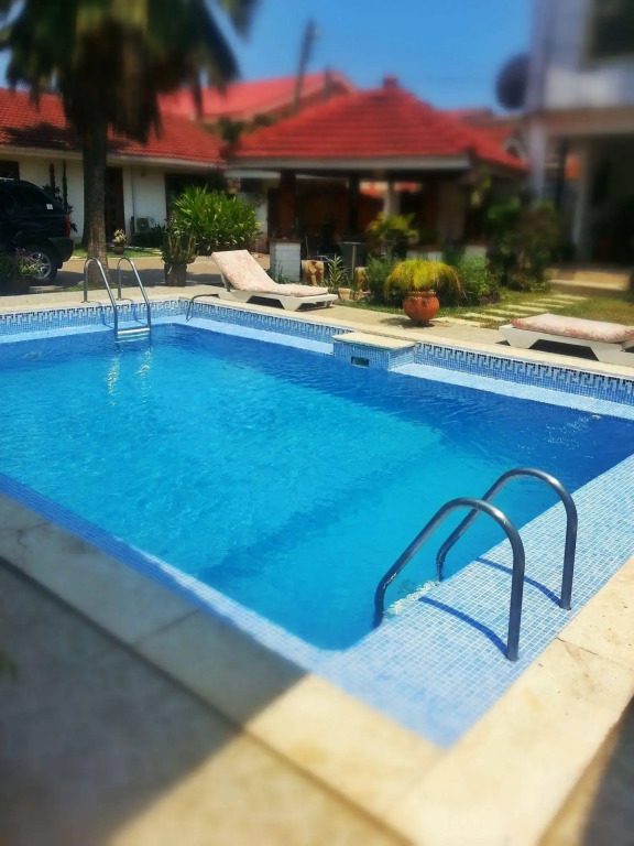 La Paradise Inn
