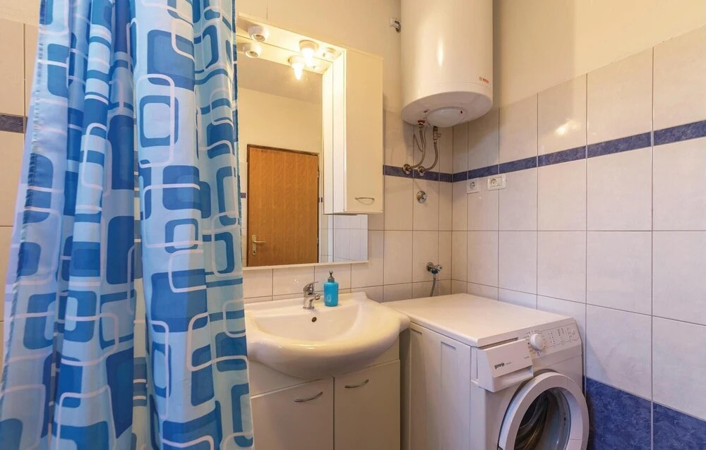Stunning Home in Banjole With Wifi and 5 Bedrooms