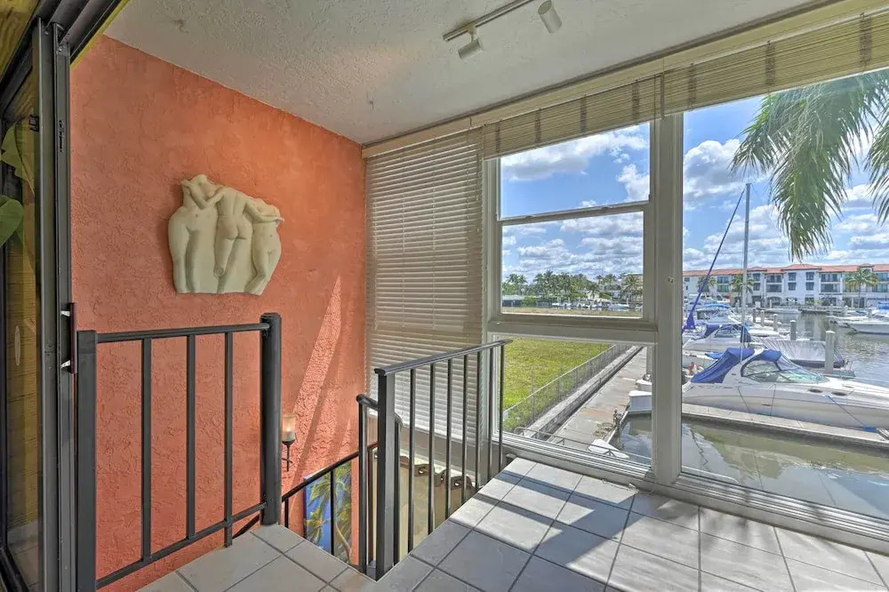 Relaxing Waterfront 2-story Retreat w/ Pool Access
