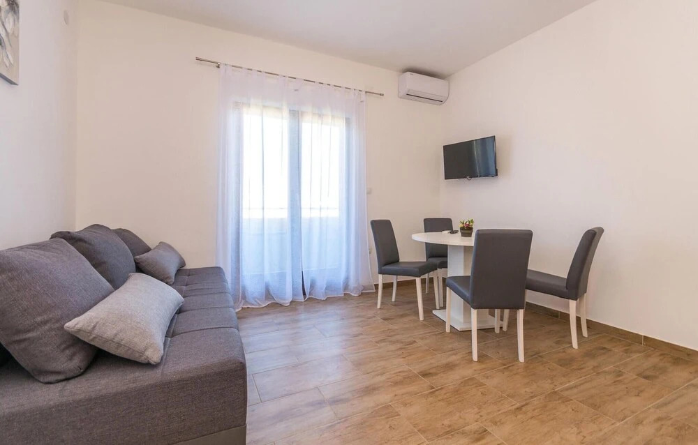 Awesome Apartment in Biograd na Moru With Wifi