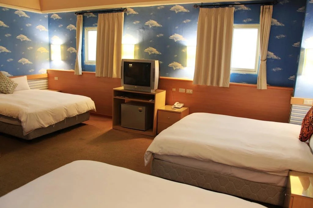 Manbo Holiday Hotel