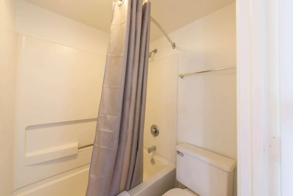 Travelodge by Wyndham Norfolk Airport