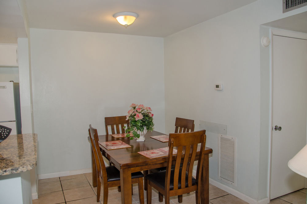 Twins Inn & Apartments