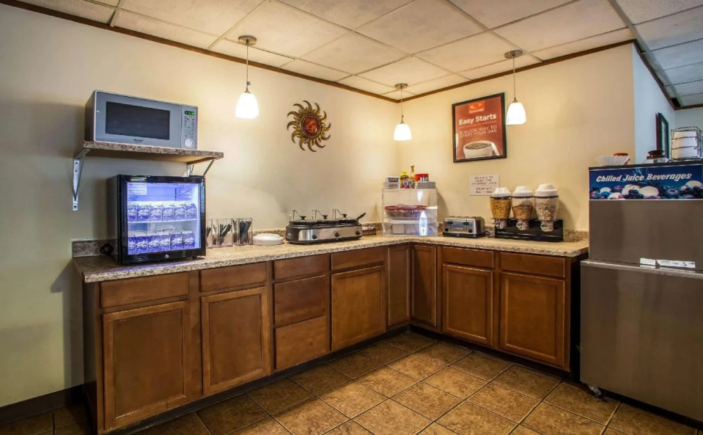 Economy Inn & Suites