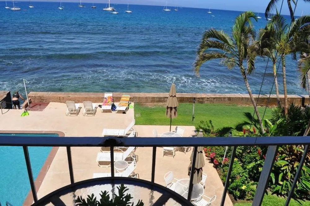 Lahaina Roads 309 by RedAwning