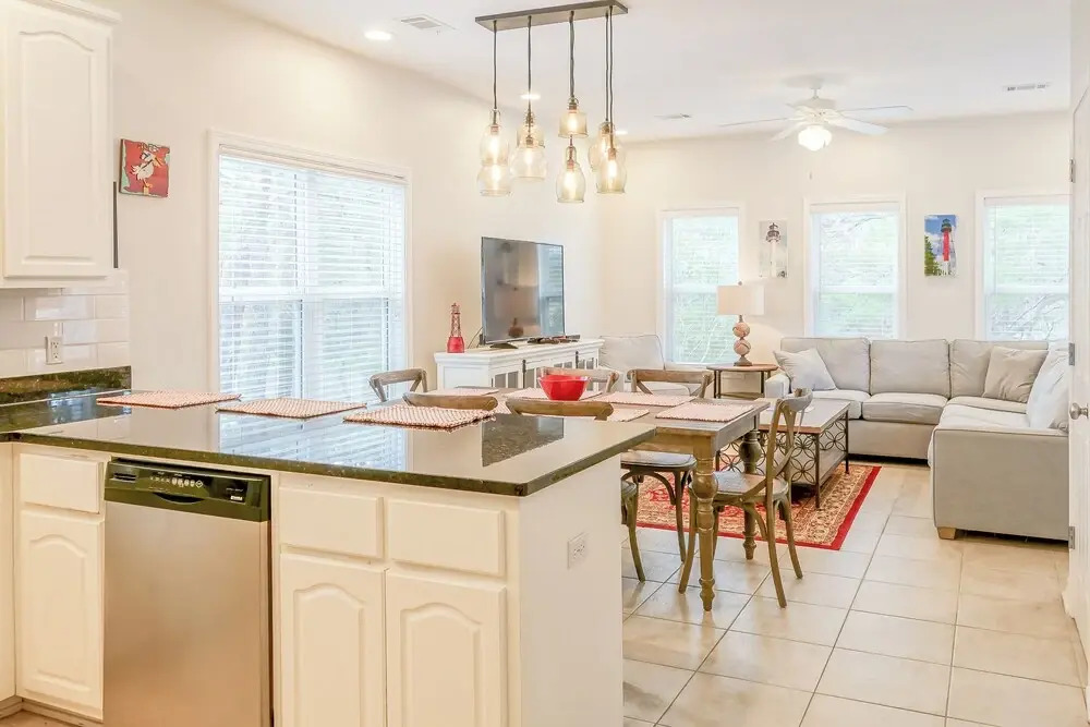 Pet Friendly - 2 Community Pools - Modern Beach House Charm