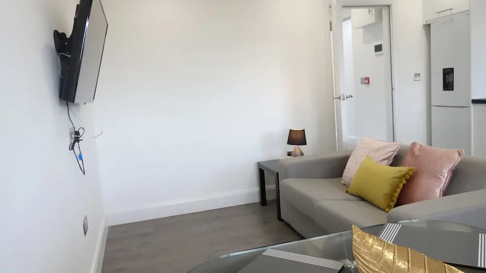 HEATHROW AIRPORT apartments-FREE parking-Free underground to and from Heathrow-30 min central London