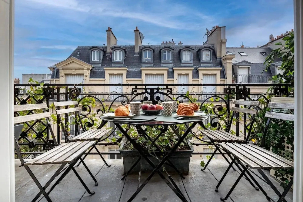 Prestigious Apartment Near the Trocadero