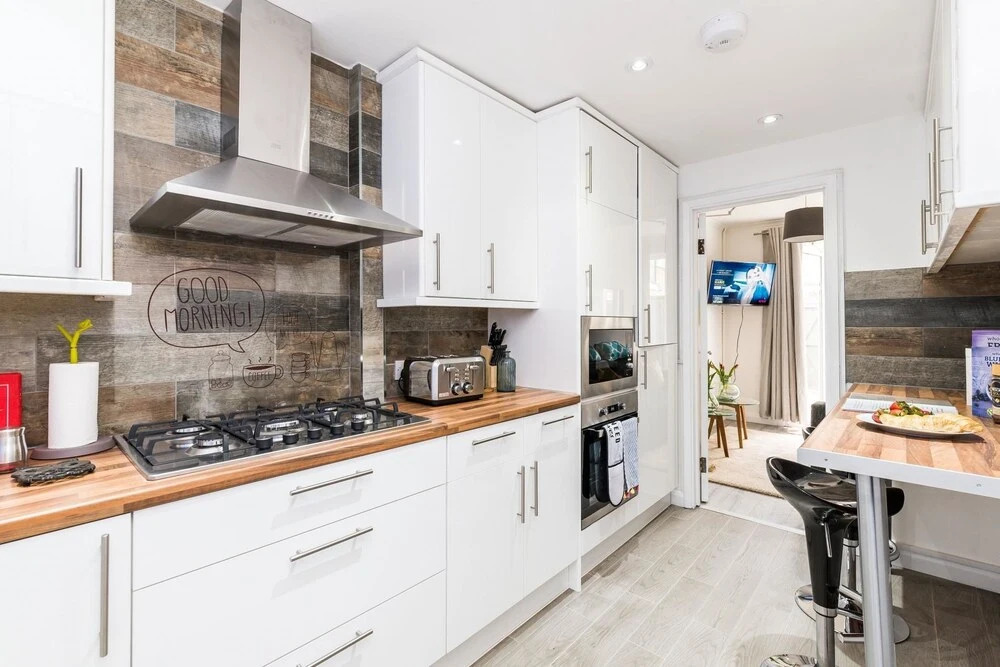 NEW Fantastic 4BD House Well Connected to City!